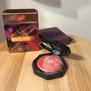 Fenty Beauty by Rihanna Hot Cheeks Velour Blushlighter in shade Bak’d Peach NWT